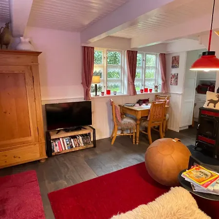 Unter Reet Im Heidedorf Bei Lueneburg Sankt Dionys