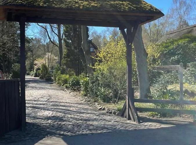 Unter Reet Im Heidedorf Bei Lueneburg Sankt Dionys